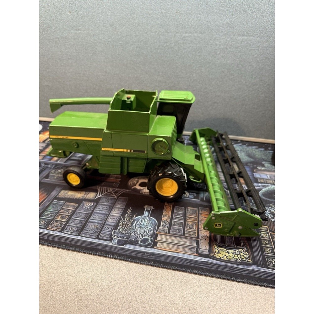 1/24 Ertl John Deere Titan ll Combine